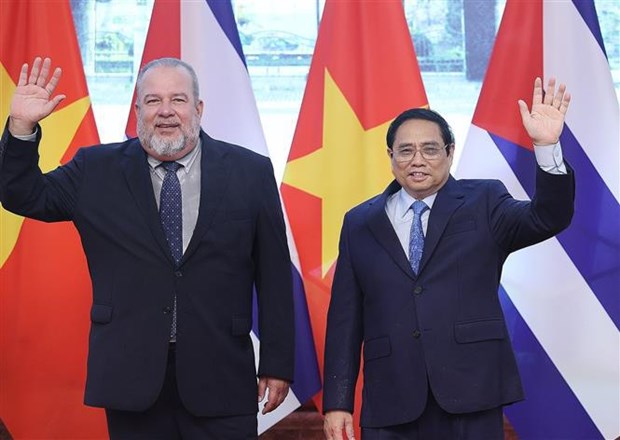 越南政府总理范明政与古巴总理曼努埃尔·马雷罗举行会谈 hinh anh 1