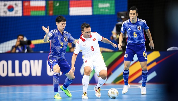 2022年亚足联科威特室内五人制足球锦标赛: 越南队小组第二名挺进八强 hinh anh 1