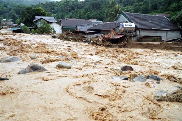 越南中部洪灾致8死和多地重大财产损失 hinh anh 1