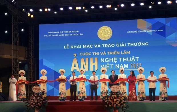 2022年越南艺术摄影大赛颁奖仪式暨展览会拉开序幕 hinh anh 1