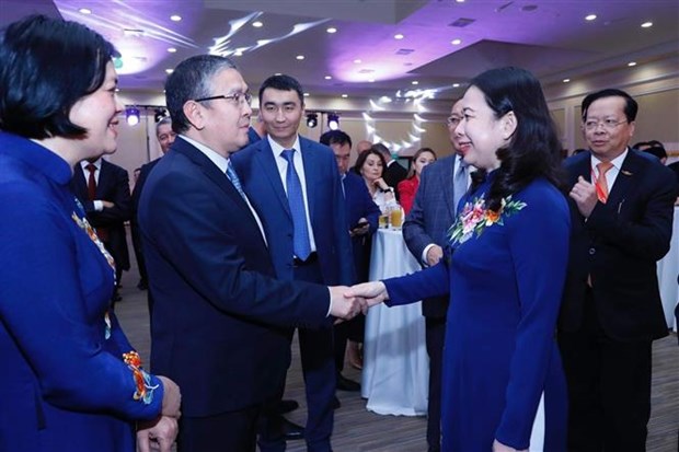 越南国家副主席武氏映春会见哈萨克斯坦上院议长毛乌林·阿希姆巴耶夫 hinh anh 4
