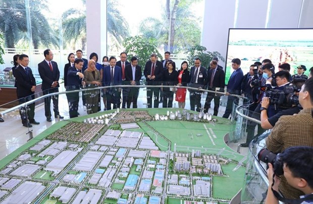 新加坡总统造访北宁省越南新加坡工业区 hinh anh 2