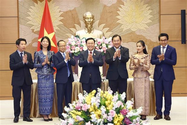 国会主席王廷惠会见老挝和柬埔寨国会对外委员会主任 hinh anh 2