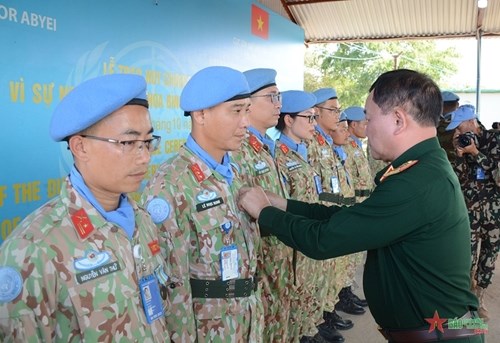 越南维和力量被授予为联合国维和事业勋章 hinh anh 1