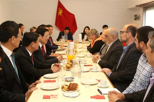 越南共产党高级代表团对阿根廷进行工作访问 hinh anh 2