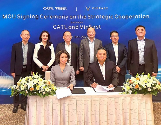 CATL和VinFast推动全球战略合作以研发电动汽车 hinh anh 1