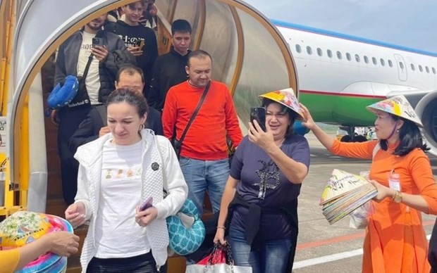 富国岛迎来新冠肺炎疫情后来自乌兹别克斯坦的首趟航班 hinh anh 1