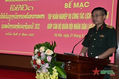 为老挝人民军干部开设的边防业务培训班闭幕 hinh anh 1