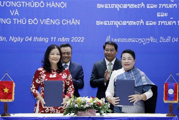 老挝总理高度评价万象与河内两国首都的合作 hinh anh 2