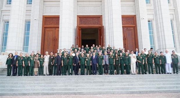 老挝领导人高度赞赏越南志愿军和专家的巨大牺牲 hinh anh 2