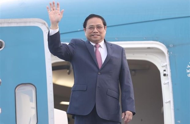 越南政府总理范明政启程对柬埔寨进行正式访问并主席东盟峰会 hinh anh 1