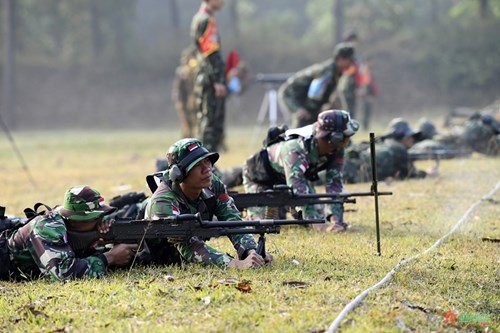 AARM-30：首日比赛越南团体综合排名第一位 hinh anh 1