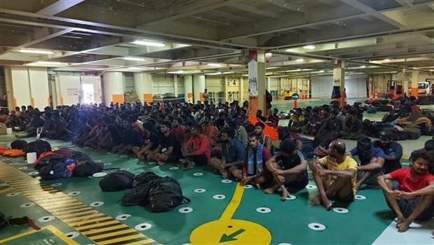 越南外交部发言人：LADY R3渔船上的300余名斯里兰卡公民身体健康稳定 获得食宿安排 hinh anh 1