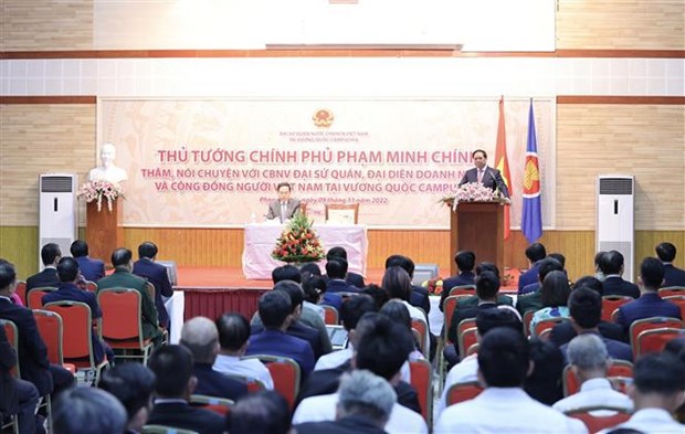 政府总理范明政会见旅居柬埔寨的越南侨胞 hinh anh 1