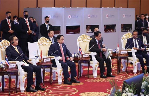 越南政府总理范明政开始参加东盟峰会期间举行的系列活动 hinh anh 1