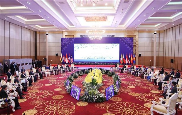 越南政府总理范明政开始参加东盟峰会期间举行的系列活动 hinh anh 2