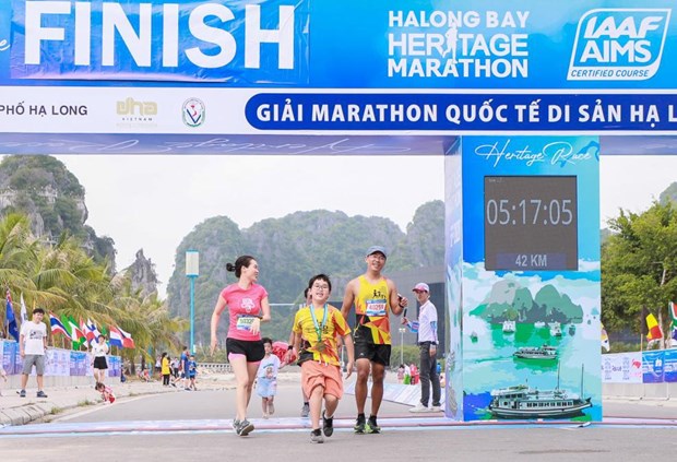 近1200名国际运动员报名参加下龙湾遗产国际马拉松大赛 hinh anh 2