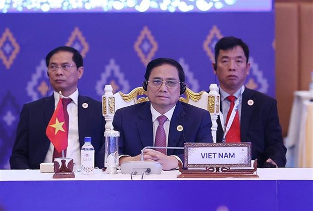 第41届东盟峰会：越南政府总理范明政强调了维护东盟团结、发挥内在力量的重要性 hinh anh 1
