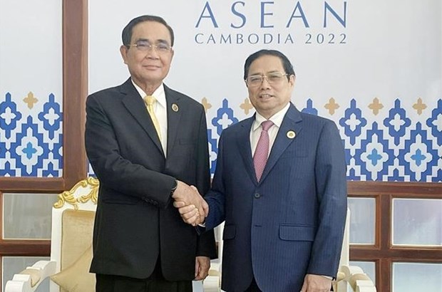 越南政府总理范明正会见泰国总理巴育·占奥差。（图片来源：越通社）