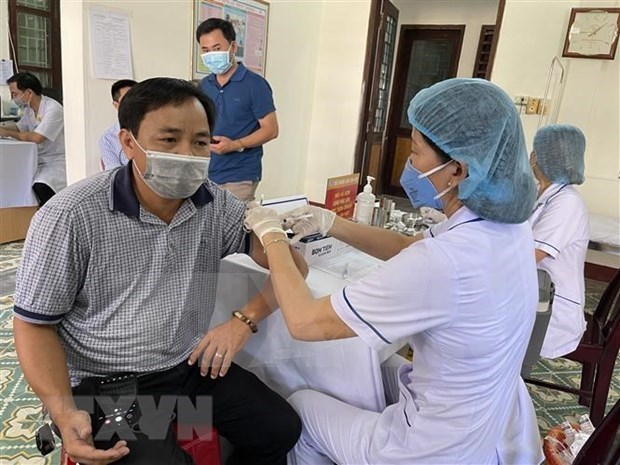 13日越南新增病例和危重症病例数​持续下降 无新增死亡病例 hinh anh 1
