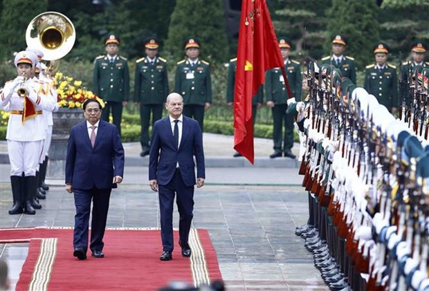 越南政府总理范明政举行仪式 欢迎德国总理对越南进行正式访问 hinh anh 1