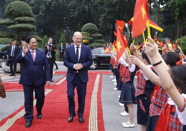 越南政府总理范明政举行仪式 欢迎德国总理对越南进行正式访问 hinh anh 2