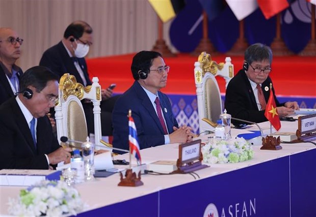 东盟峰会：范明政总理出席东盟与日本、美国、加拿大领导人会议 hinh anh 1