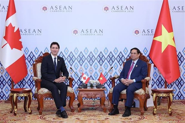 东盟峰会：越南政府总理范明政会见加拿大总理贾斯汀·特鲁多 hinh anh 1