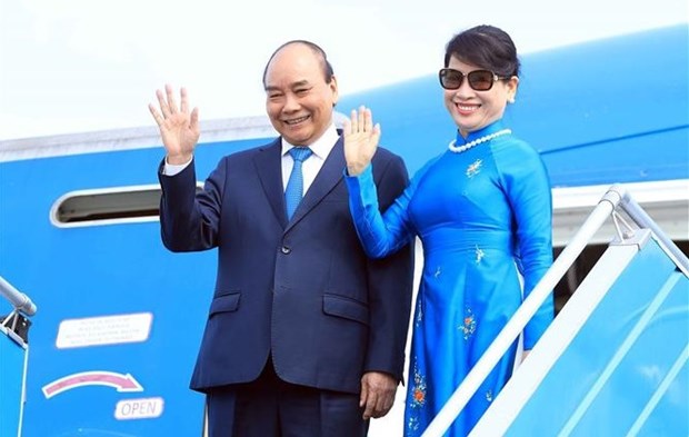 国家主席阮春福启程对泰国进行正式访问和出席APEC领导人会议 hinh anh 1