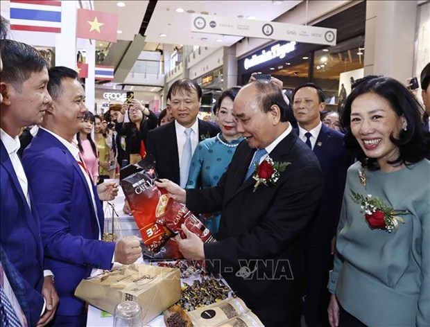 越南国家主席阮春福出席2022年泰国越南商品周开幕仪式 hinh anh 1