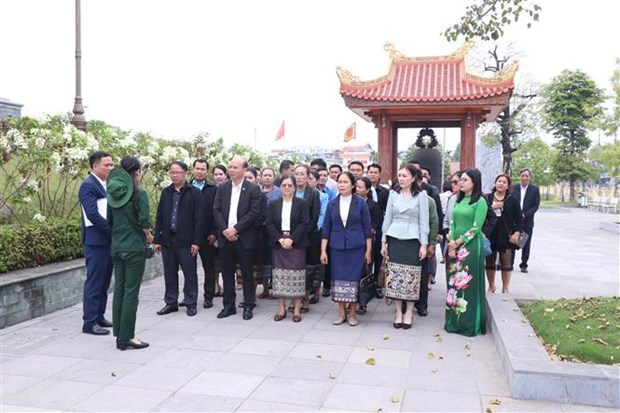 老挝国家政治与行政学院代表团访问太原省 hinh anh 1