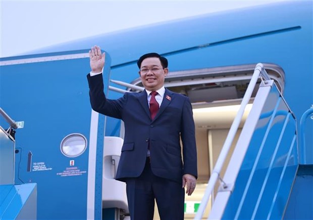 越南国会主席王廷惠启程出席第43届东盟议会联盟大会并对柬埔寨和菲律宾进行正式访问 hinh anh 1