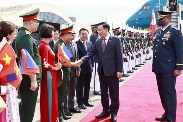越南国会主席王廷惠开始对菲律宾进行正式访问 hinh anh 2