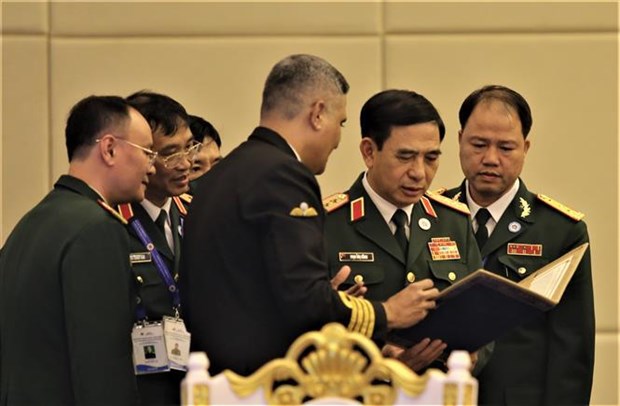 潘文江出席东盟与美国和印度防长非正式会晤 促进东盟与伙伴之间的防务合作 hinh anh 2