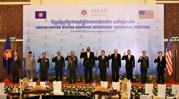 潘文江出席东盟与美国和印度防长非正式会晤 促进东盟与伙伴之间的防务合作 hinh anh 1