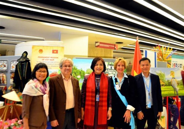 越南代表团在2022年联合国国际义卖活动推广国家形象 hinh anh 1