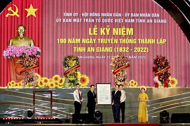 安江省成立传统日190周年纪念典礼隆重举行 hinh anh 2