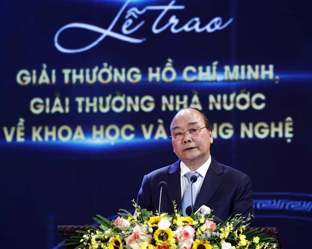越南国家主席阮春福出席第六次科技类胡志明奖和国家奖颁奖典礼 hinh anh 2