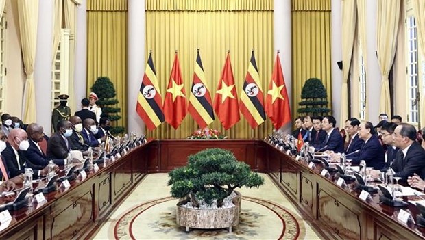 越南国家主席阮春福与乌干达总统举行会谈 hinh anh 1