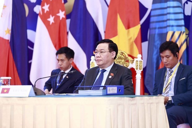 越南国会主席王廷惠圆满结束对柬埔寨和菲律宾进行正式访问并出席AIPA-43之旅 hinh anh 2