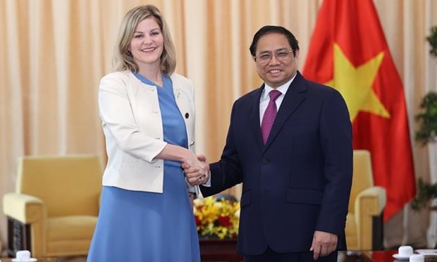 越南政府总理范明政会见荷兰外贸与发展合作大臣施赖纳马赫尔 hinh anh 1
