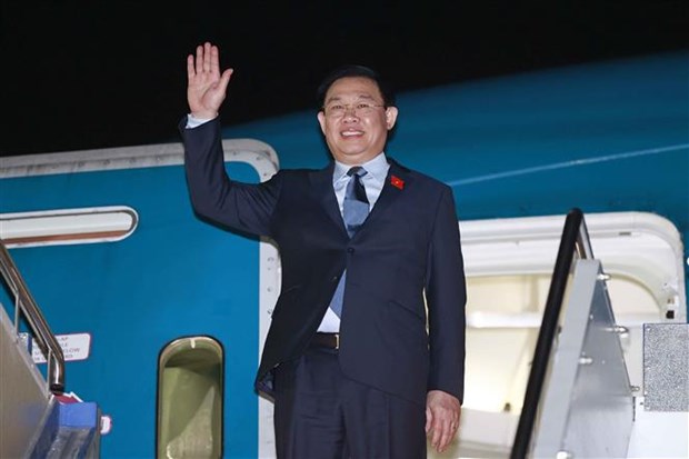 国会主席王庭惠抵达堪培拉 开始对澳大利亚进行正式访问 hinh anh 1