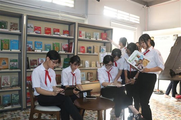 槟椥省法语图书空间正式揭牌 hinh anh 2