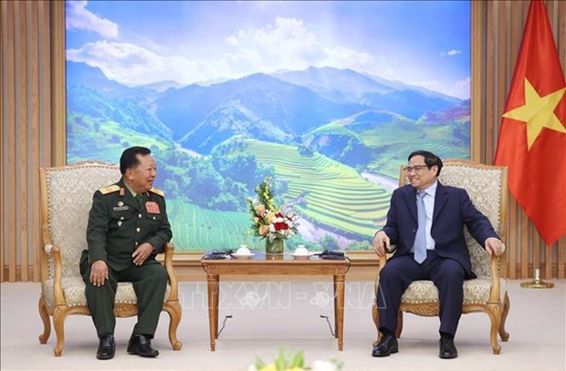 越南领导人会见老挝政府副总理兼国防部长 hinh anh 2