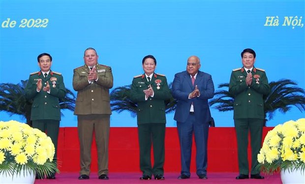 越南军队干部荣获古巴共和国授予的勋章 hinh anh 1