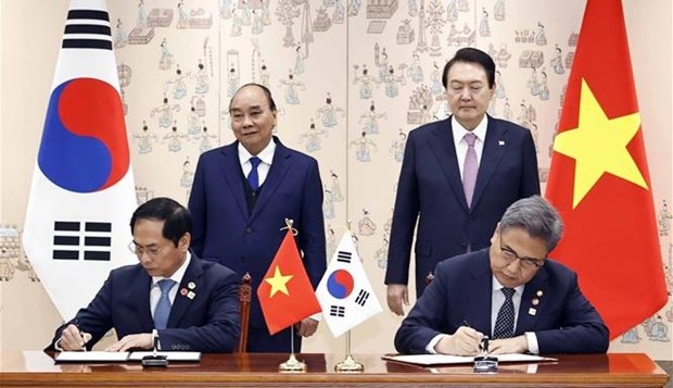 越南外交部部长裴青山：越韩两国在各领域的合作关系蓬勃发展 hinh anh 1