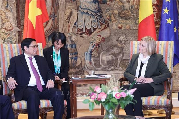 越南政府总理范明政会见比利时众议院议长伊莲·蒂利厄 hinh anh 2
