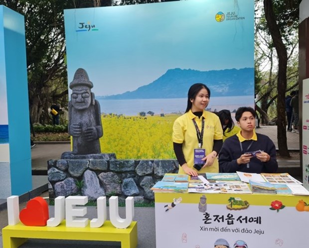 2022年韩国—越南文化旅游节在河内还剑湖步行街精彩纷呈 hinh anh 1