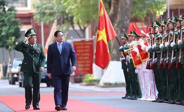越南政府总理范明政视察边防部队司令部 hinh anh 1