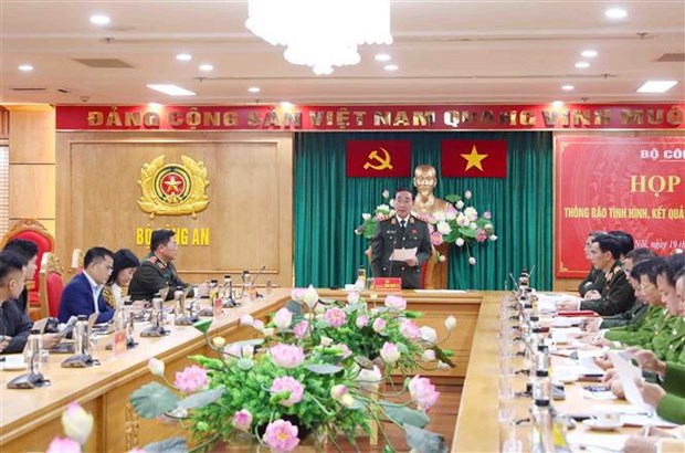 越南公安部新闻发布会：万盛发集团案的27名涉案人被起诉 hinh anh 1